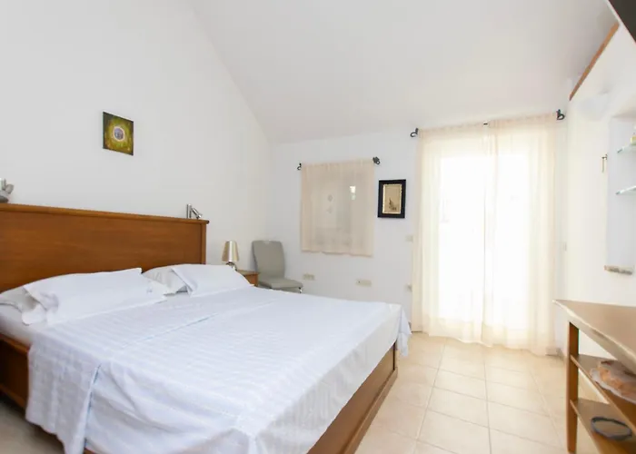 Serena Villa Mirce