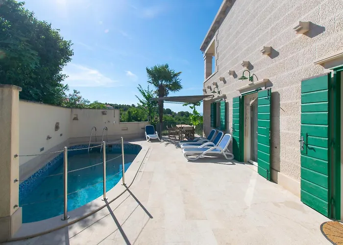 Serena Villa Mirce