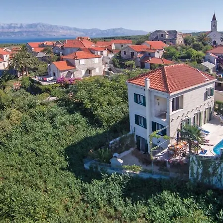 Serena Villa Mirce